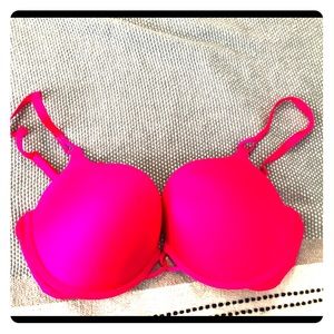 Victoria’s Secret Miraculous Plunge Bra